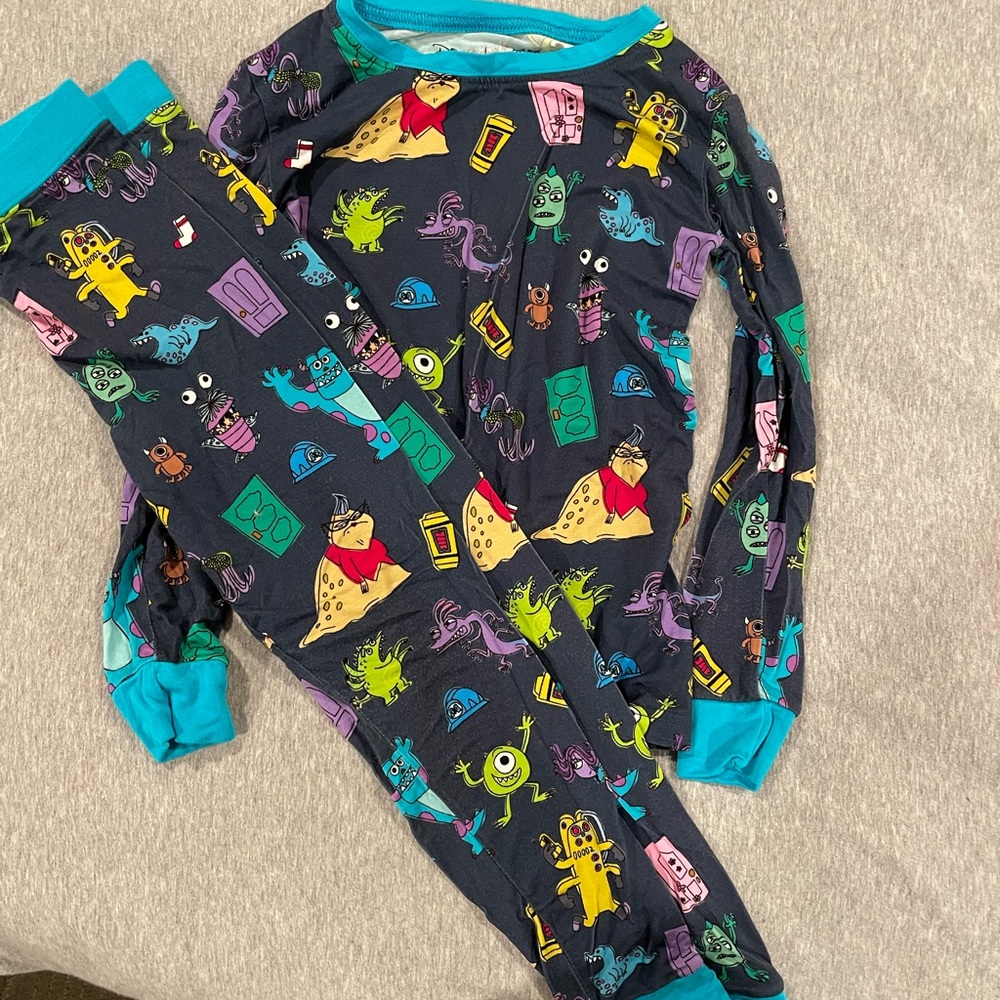 Little sleepies pj set